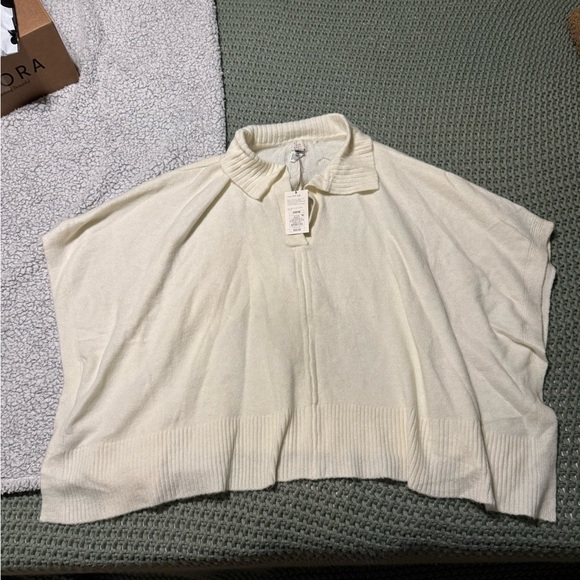 poncho - Picture 2 of 5